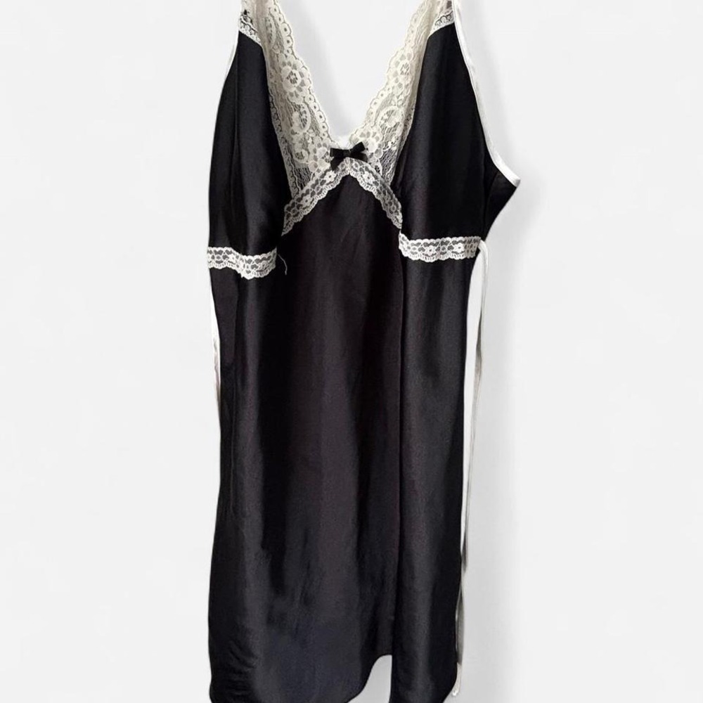 APT. 9 Black Slip size XL